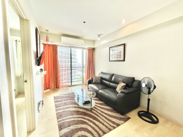 For Sale 1br 1tb Fully Furnished Unit In Soho Central Across Shangri-la Mall In Greenfield District - Livingroom